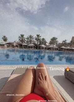Secret Secretary - puta in Dammam Photo 1 of 5