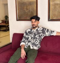 Secret Superstar - Acompañantes masculino in New Delhi