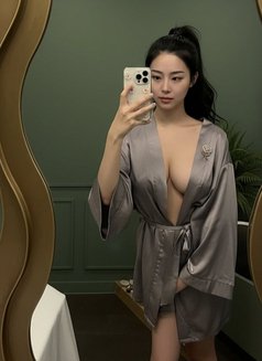 Seducing Chi - escort in Singapore Photo 2 of 6