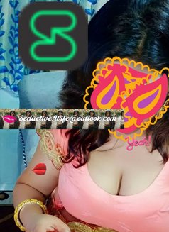 Seductive Wife Devika Gayathri - puta in Vijayawada Photo 3 of 3