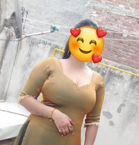 Marred house wife 🤍 - escort in Gurgaon Photo 6 of 16