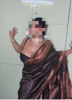 Bhabhi for cam - escort in Mumbai Photo 1 of 2