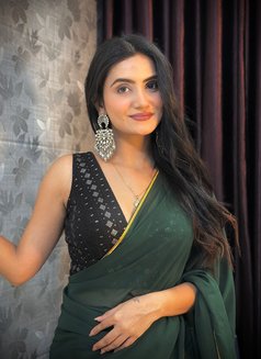 Seema Kumari - puta in Bangalore Photo 2 of 3