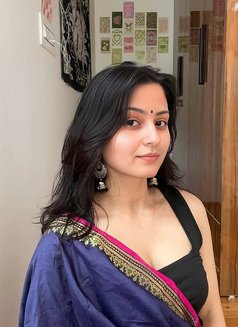 Seema Kumari - escort in Mumbai Photo 1 of 3