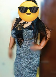 Cam girl - puta in Navi Mumbai Photo 1 of 2
