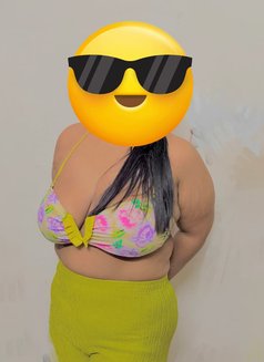 Cam woman - escort in Kochi Photo 1 of 2