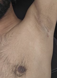 Seenu - Male escort in Abu Dhabi Photo 2 of 4