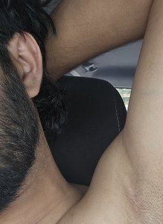 Seenu - Male escort in Abu Dhabi Photo 3 of 4