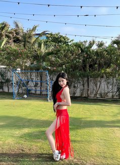 sehee - escort in Manila Photo 3 of 5