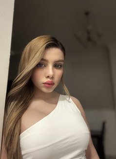 Selen - puta in Muscat Photo 2 of 7