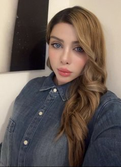 Selen - puta in Muscat Photo 3 of 5