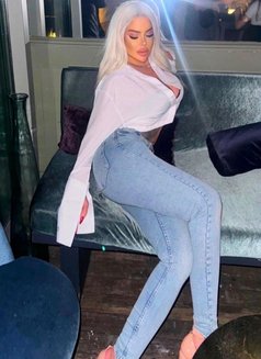 Selena - puta in İstanbul Photo 5 of 8