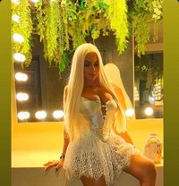 Selena - puta in İstanbul