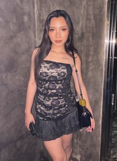 Selena Petite Girl - puta in Bali Photo 2 of 10