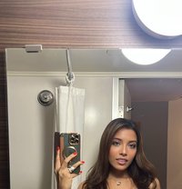 Selena - puta in Singapore