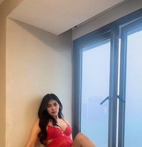 Selena Karim, Best Deep French Kissing! - puta in Kuala Lumpur Photo 19 of 20