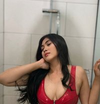 Selena Karim - puta in Jakarta Photo 11 of 17