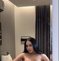 Selena - Transsexual escort in Dubai Photo 14 of 17