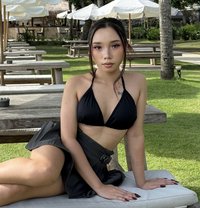 Selena Petite Girl - puta in Bali Photo 3 of 10