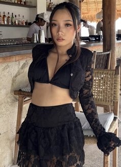 Selena Petite Girl - puta in Bali Photo 10 of 10