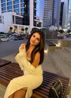 Selena - puta in Dubai Photo 1 of 4