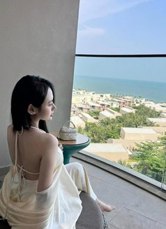 Selena - escort in Colombo Photo 4 of 6