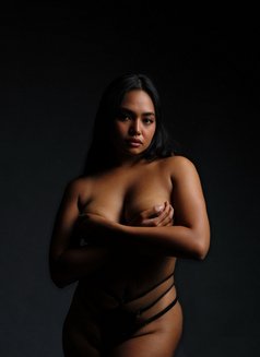 Selene - puta in Dubai Photo 1 of 7