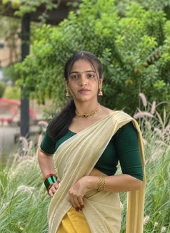 Saloni - puta in Pune Photo 2 of 2