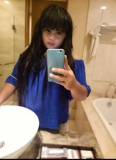 Selfia - Transsexual escort in Surabaya Photo 3 of 4