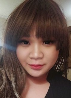 Selfia - Transsexual escort in Surabaya Photo 4 of 4