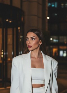 Selin - escort in Muscat Photo 4 of 5