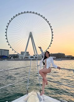 Selina - puta in Dubai Photo 2 of 6