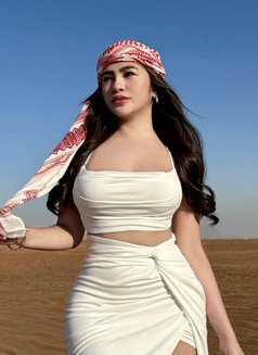 Selina - puta in Dubai Photo 6 of 6