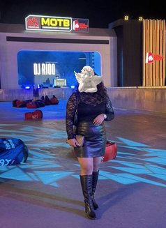 Selina - Dominadora in Dubai Photo 4 of 4