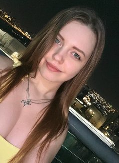 18-years-old - escort in Dubai Photo 4 of 16