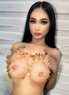 SELLING CONTENTS( Available now) - Acompañantes transexual in Makati City Photo 7 of 7