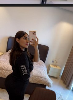 Selly - puta in Pune Photo 4 of 10