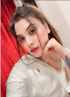 Selly - puta in Pune Photo 9 of 10