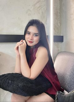 Selly - escort in Jakarta Photo 3 of 6