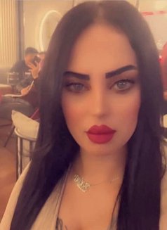 Selma - escort in İstanbul Photo 1 of 4