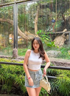 Selvi - escort in Bali Photo 2 of 6
