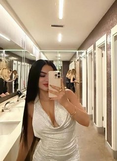 Sena - puta in İstanbul Photo 4 of 6