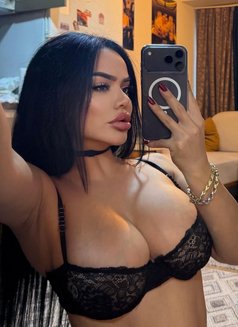 Sena - puta in İstanbul Photo 6 of 6