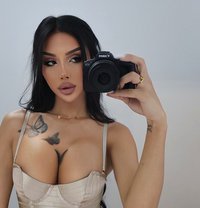 SENSUAL AiDA - Transsexual escort in Dubai