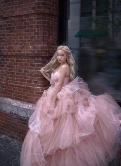 Sensual British Willow Campbell - puta in Singapore Photo 4 of 6