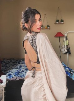 Sensual Escape With Alisha 100% Real - puta in Mumbai Photo 1 of 4