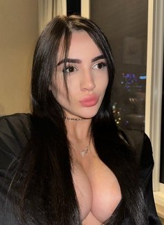 Sensual escort Lexi - puta in Dubai Photo 9 of 13