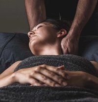 Tantric Massage for Deep Relaxation - masseur in Colombo