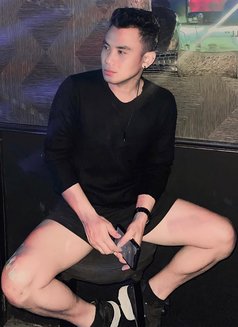 Sensual Naked Massage - Male escort in Bali Photo 2 of 6