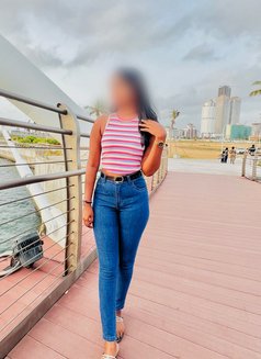 Senuri 22 Yrs ( office working girl ) - puta in Colombo Photo 16 of 21